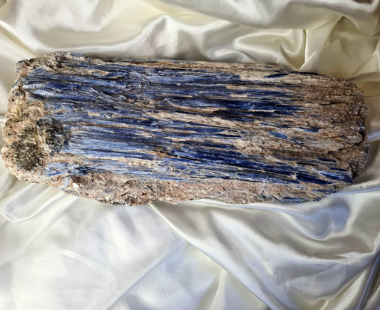 Kyanite XL Statement Specimen 01 - 10.3kg